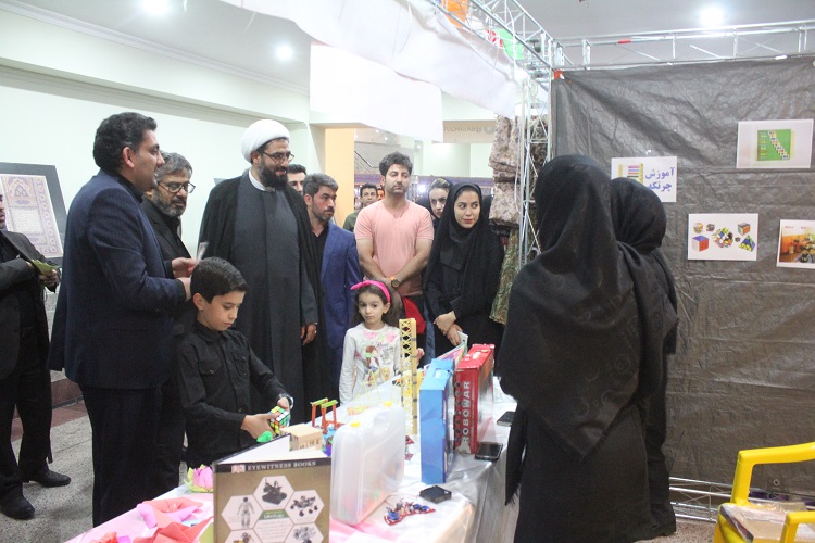 حضور امام جمعه همدان در غرفه ایکنا در نمایشگاه قرآن