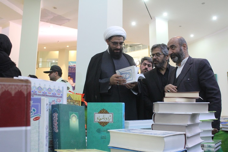 حضور امام جمعه همدان در غرفه ایکنا در نمایشگاه قرآن