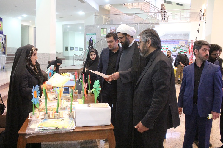 حضور امام جمعه همدان در غرفه ایکنا در نمایشگاه قرآن