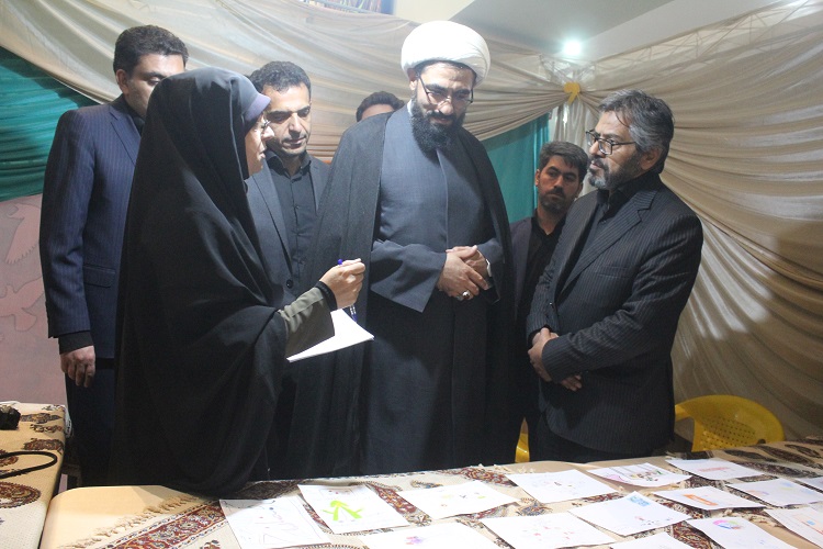 حضور امام جمعه همدان در غرفه ایکنا در نمایشگاه قرآن