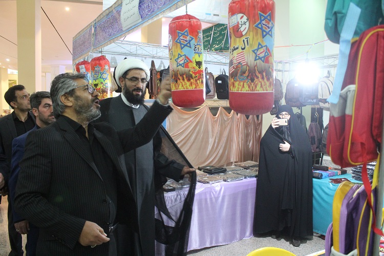 حضور امام جمعه همدان در غرفه ایکنا در نمایشگاه قرآن