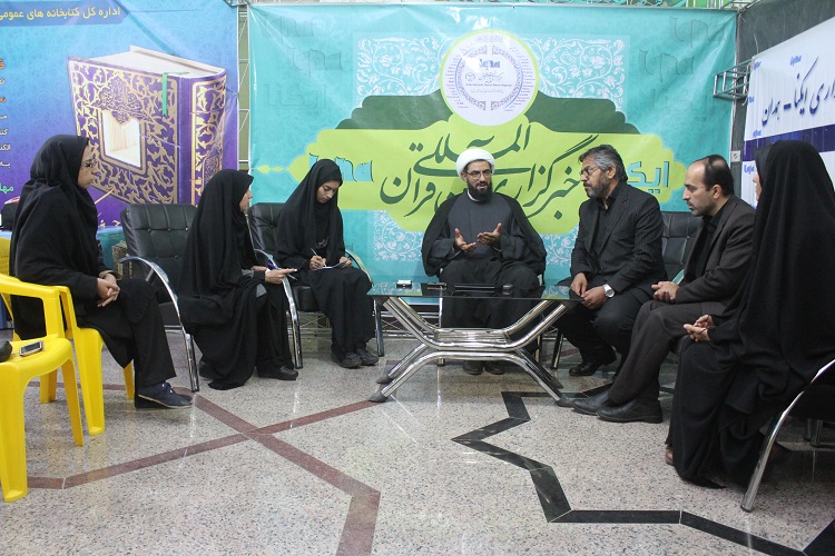 حضور امام جمعه همدان در غرفه ایکنا در نمایشگاه قرآن
