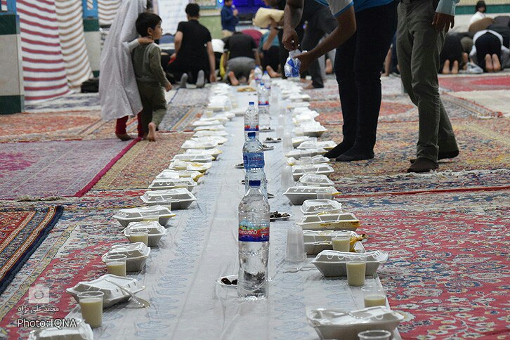 برپایی سفره افطاری در مسجد سیدالشهدا(ع) گلدشت