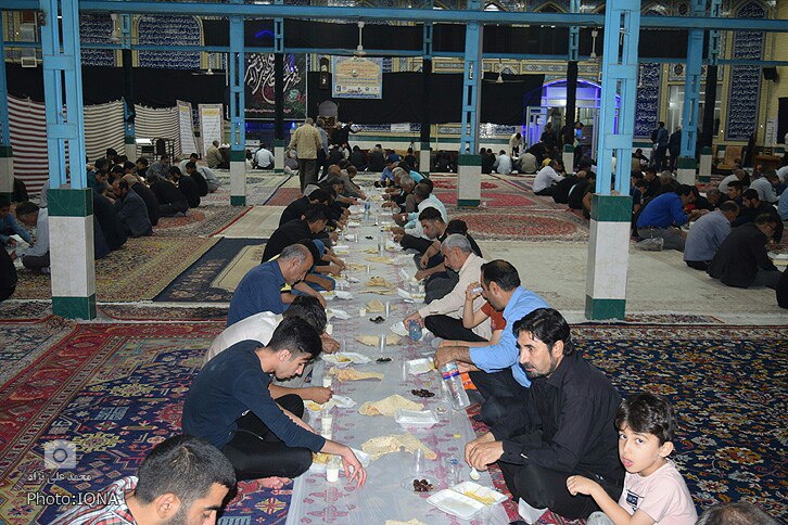 برپایی سفره افطاری در مسجد سیدالشهدا(ع) گلدشت