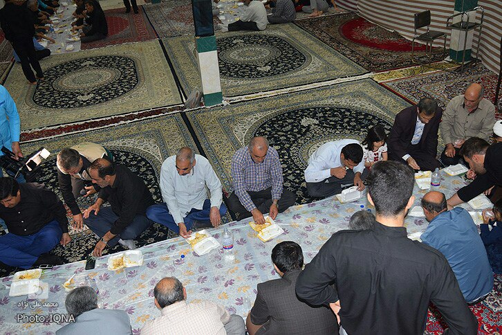 برپایی سفره افطاری در مسجد سیدالشهدا(ع) گلدشت