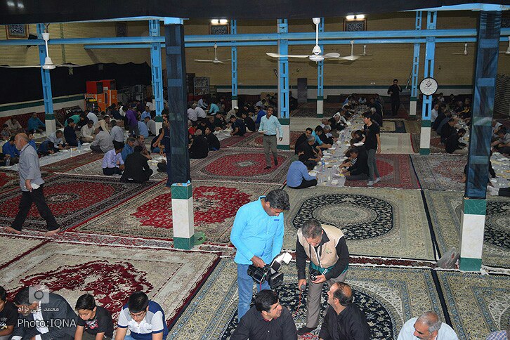 برپایی سفره افطاری در مسجد سیدالشهدا(ع) گلدشت