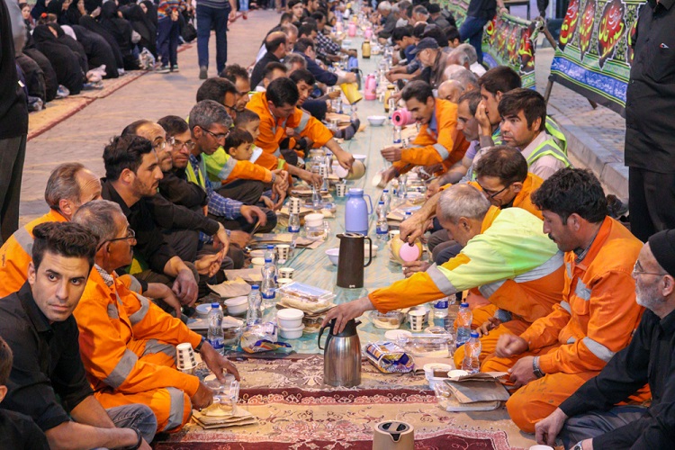 افطاری ساده در پیاده‌راه سبزه‌میدان زنجان