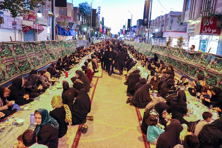 افطاری ساده در پیاده‌راه سبزه‌میدان زنجان