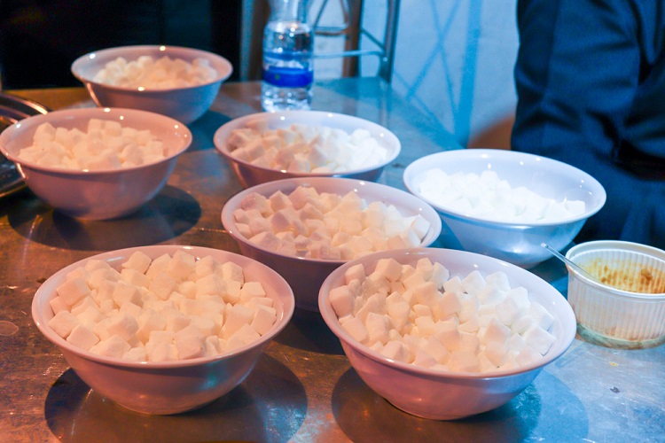 افطاری ساده در پیاده‌راه سبزه‌میدان زنجان