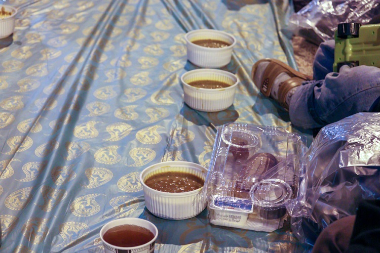 افطاری ساده در پیاده‌راه سبزه‌میدان زنجان