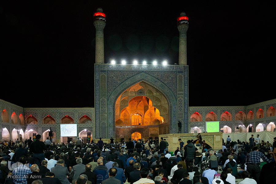 شب قدر در مسجد جامع اصفهان