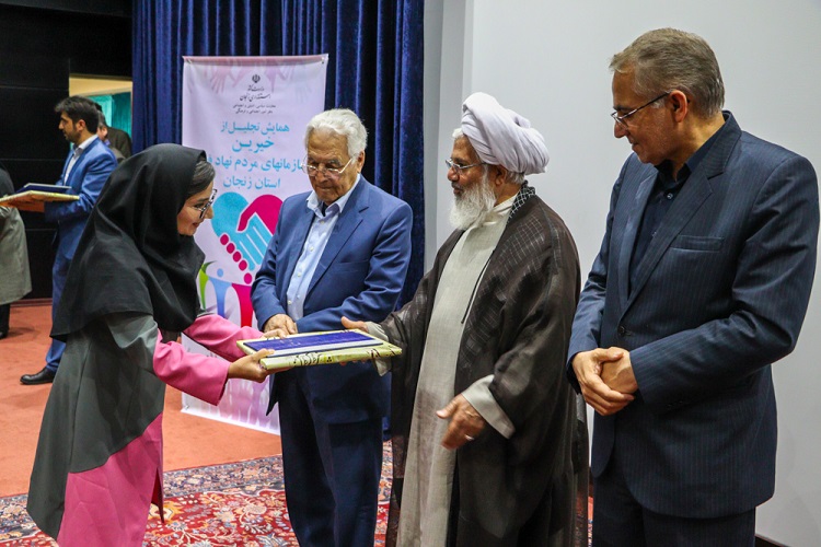 فعالیت 30 درصد زنجانیها در خیریهها، سمنها و هیئتهای مذهبی فعالیت 30 درصد زنجانیها در خیریهها، سمنها و هیئتهای مذهبی