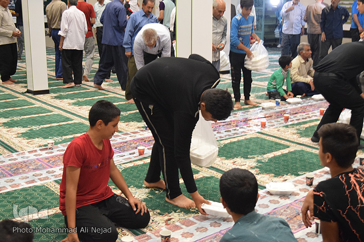عکس  // افطاری ساده هیئت امام حسن مجتبی(ع) روستای بدآباد سفلی