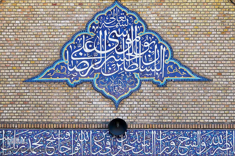 محصولات و خدمات آستان قدس رضوی باید متاثر از نمادهای حرم مطهر باشد