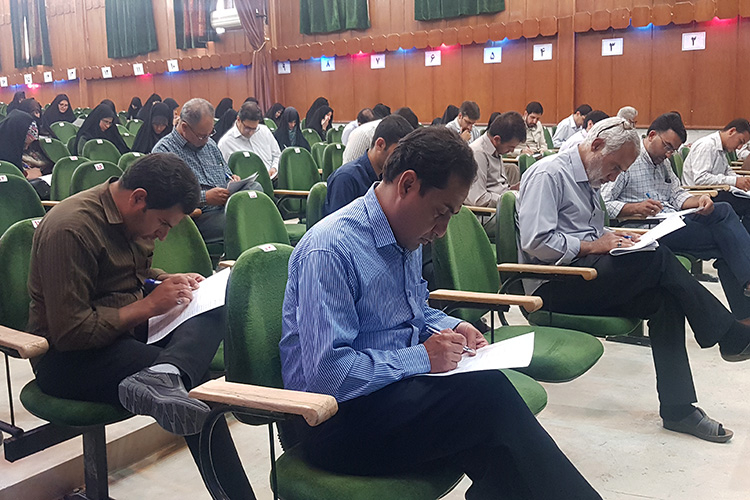تصاویری از آزمون پایانی ترم اول تفسیر قرآن کریم + گزارش