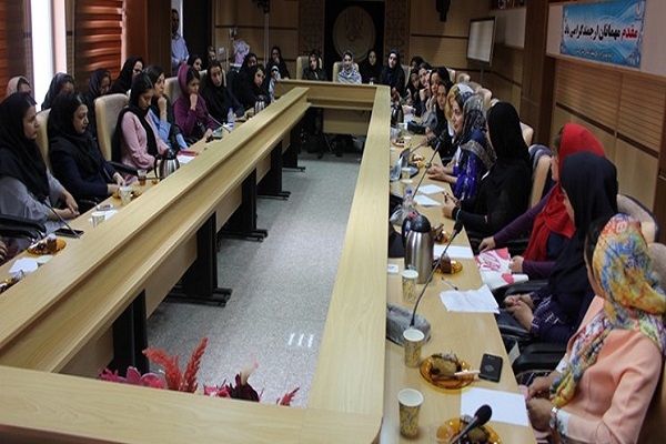 بیان مطالبات و انتظارات دختران از جامعه امروزی