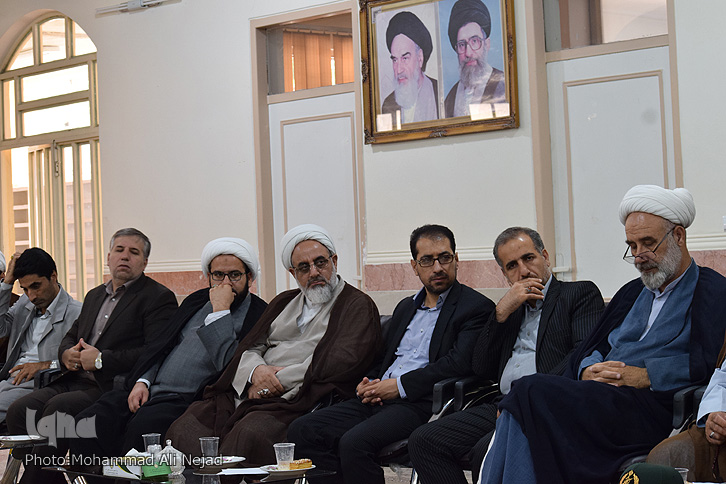ستاد بزرگداشت چهلمین سال برپایی نمازجمعه در لرستان تشکیل شد