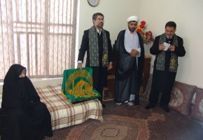 تجلیل خادمین آستان قدس از خانواده شهید &laquo;حسن اکرمی&raquo;