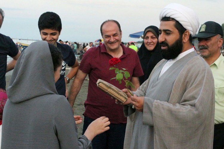 امام جمعه اسالم از بانوان محجبه تجلیل کرد