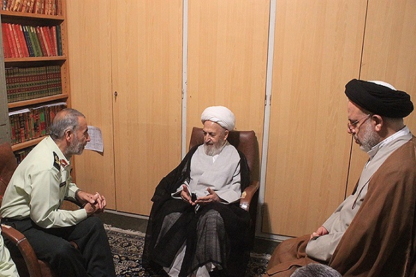 برخی مسئولین، مسئله حجاب در جامعه را نادیده گرفتند