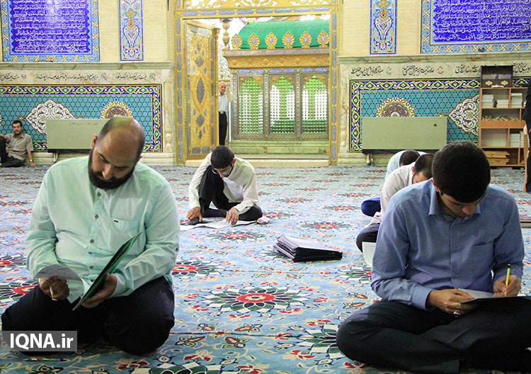 آزمون معارف مسابقات قرآن اوقاف در یزد+عکس