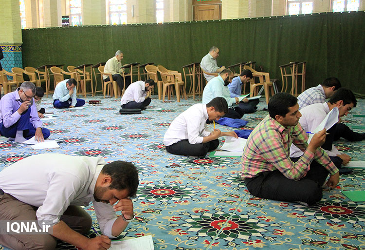 آزمون معارف مسابقات قرآن اوقاف در یزد+عکس