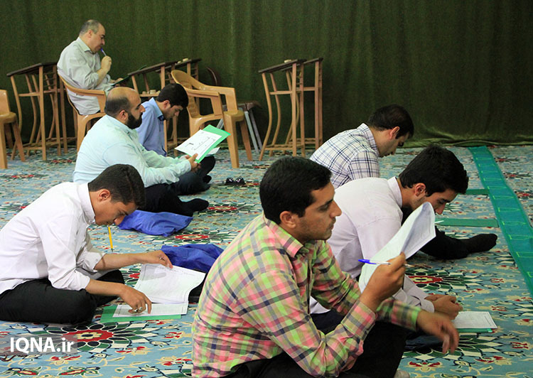 آزمون معارف مسابقات قرآن اوقاف در یزد+عکس