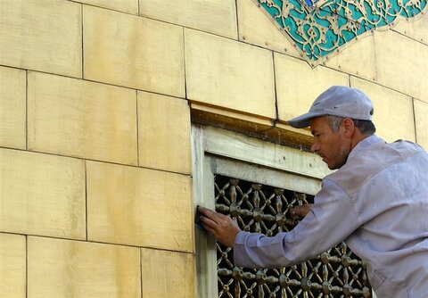 شست و شوی گنبد مطهر حضرت رضا(ع)+تصاویر