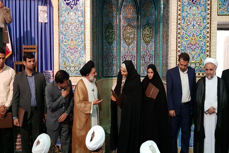 تقدیر آیت&zwnj;الله میرعمادی از بانوی ورزشکار اخلاق&lrm;مدار لرستانی