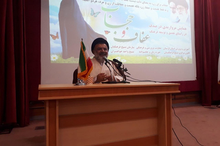 زن مسلمان به حجاب افتخار کند/ مدافعان حجاب فراوانند