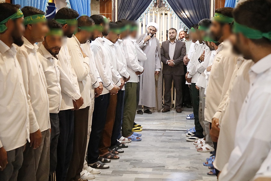 حضور خدام و پرچم متبرک  رضوی در زندان همدان