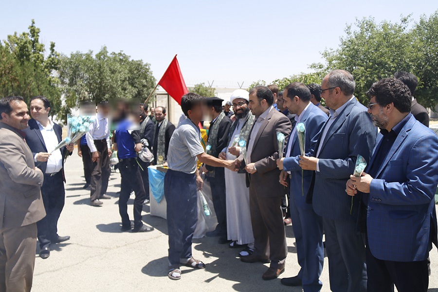 حضور خدام و پرچم متبرک  رضوی در زندان همدان