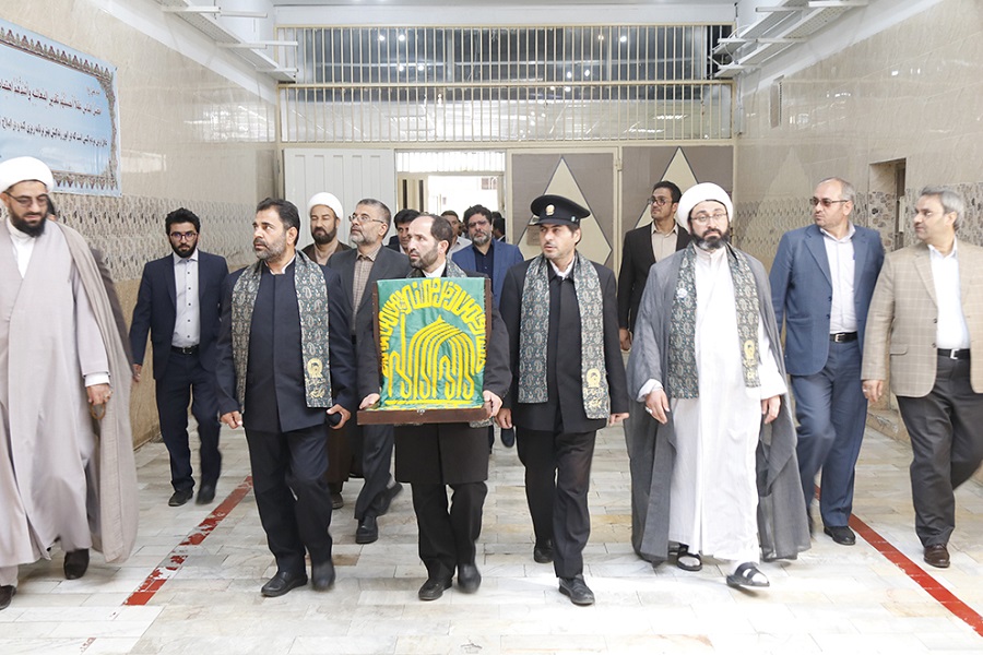 حضور خدام و پرچم متبرک  رضوی در زندان همدان