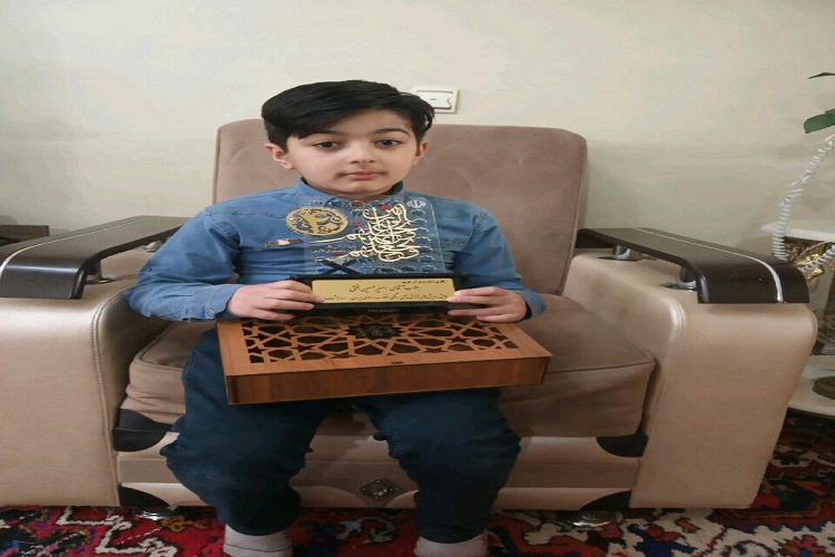 والدین در تربیت قرآنی فرزندان خود سرمایه گذاری کنند
