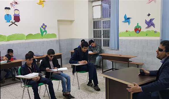 تشکیل کلاس حفظ قرآن کریم ویژه روشندلان در موسسه ثقلین میبد / تصاویر