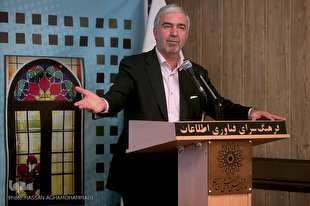 ساختارگریز شدن عاملان انسانی به تأسی از فناوریهای نوین/ اینترنت، خودِ فرهنگ است ساختارگریز شدن عاملان انسانی به تأسی از فناوریهای نوین/ اینترنت، خودِ فرهنگ است