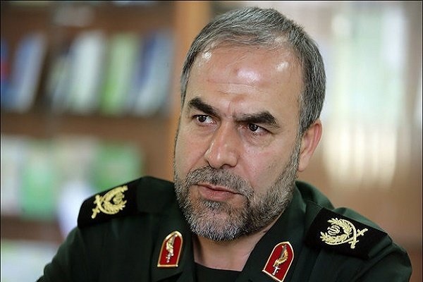 سلب اعتماد مردم از جریان انقلاب، هدف امروز دشمن