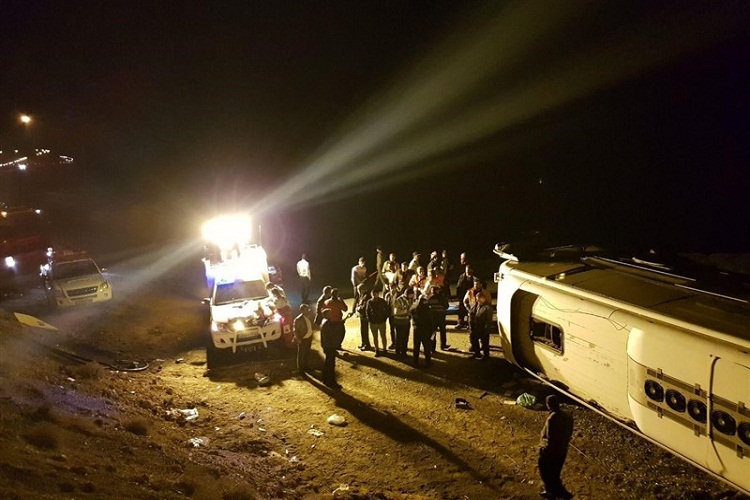 جزئیات حادثه واژگونی اتوبوس زائران عراقی/39 زائر مصدوم شدند
