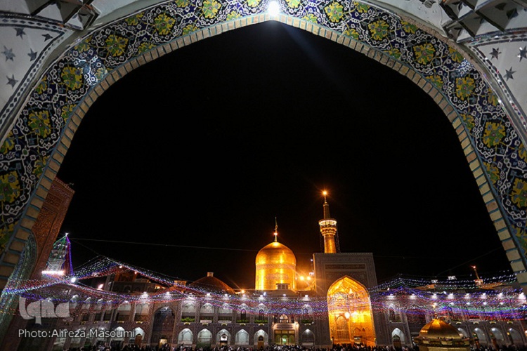 تبیین راهبردهای مدیریت حرم مطهر برای تبدیل به مجموعه&zwnj;ای الگو در نظام اسلامی