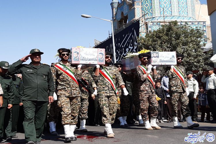 به جوانان اعتماد کنید و مشکلات اقتصادی را سیاسی نکنید. به جوانان اعتماد کنید و مشکلات اقتصادی را سیاسی نکنید.
