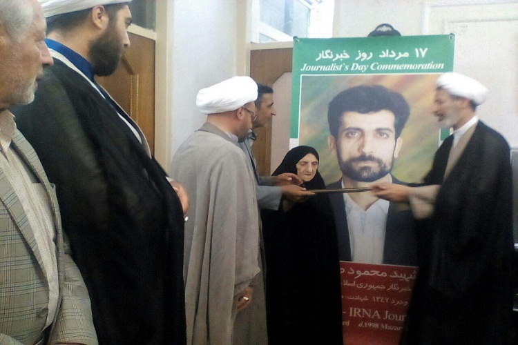 دیدار مدیرکل تبلیغات اسلامی لرستان با خانواده شهید صارمی