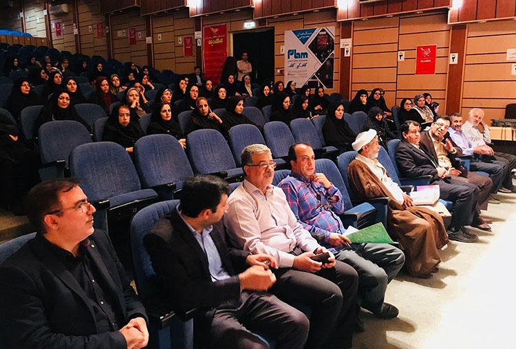 مادر شهید رجبی مورد تقدیر قرار گرفت