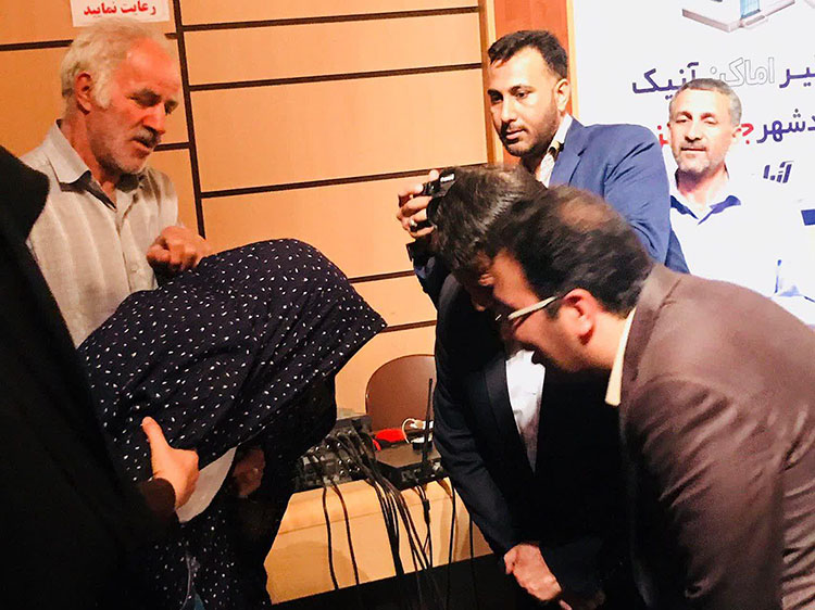مادر شهید رجبی مورد تقدیر قرار گرفت