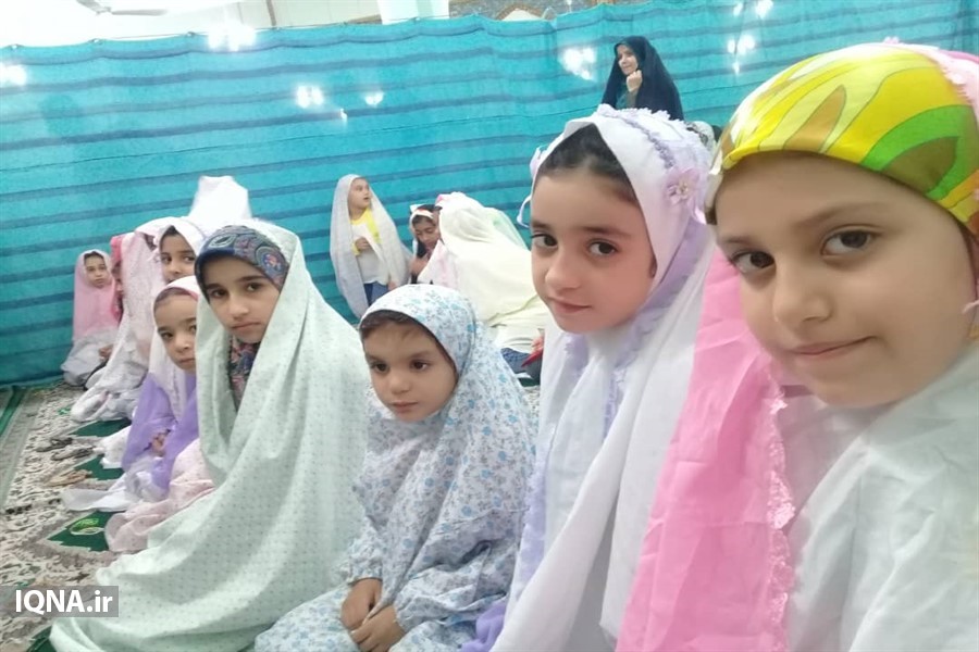 جشن پایان دوره 40 قرآن آموز خردسال در خرمشهر برگزار شد