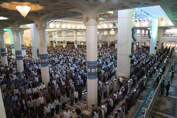 اقامه نماز عید قربان در حرم حضرت معصومه(س) به امامت آیت&zwnj;الله سعیدی