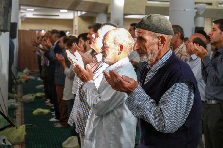 اقامه نماز عید قربان در مصلی خاتم‌الانبیاء زنجان