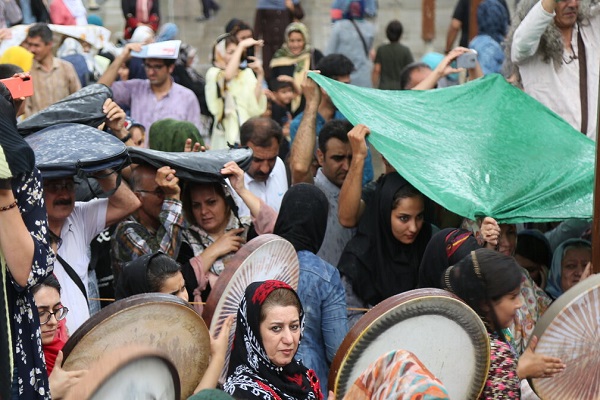 همنوایی ترنم باران با آوای دوستی