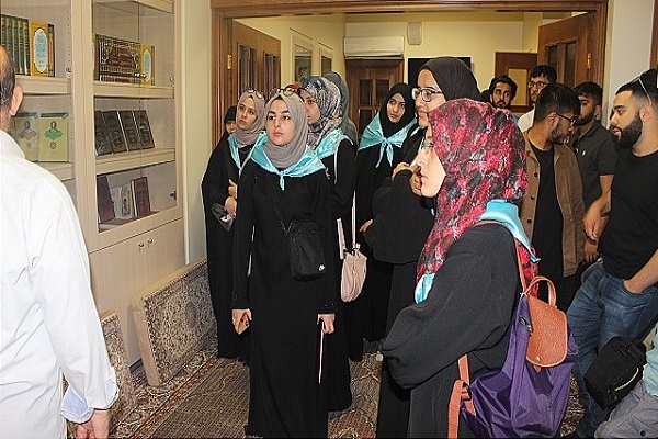 بازدید جمعی از جوانان انگلیسی از دارالقرآن علامه طباطبای(ره) در قم