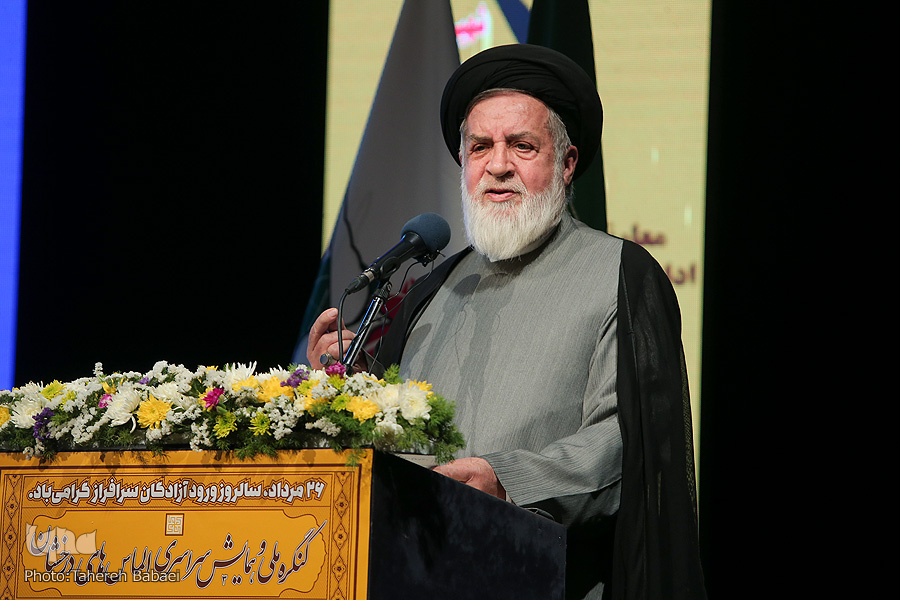 شهدا واقعیت‌های جامعه ایران را با ایثار فریاد زده‌اند/ زانو زدن آمریکا در مقابل عزم ایرانیان