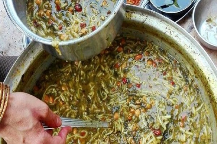 پخت آش نذری به مناسبت عید غدیر در کرج